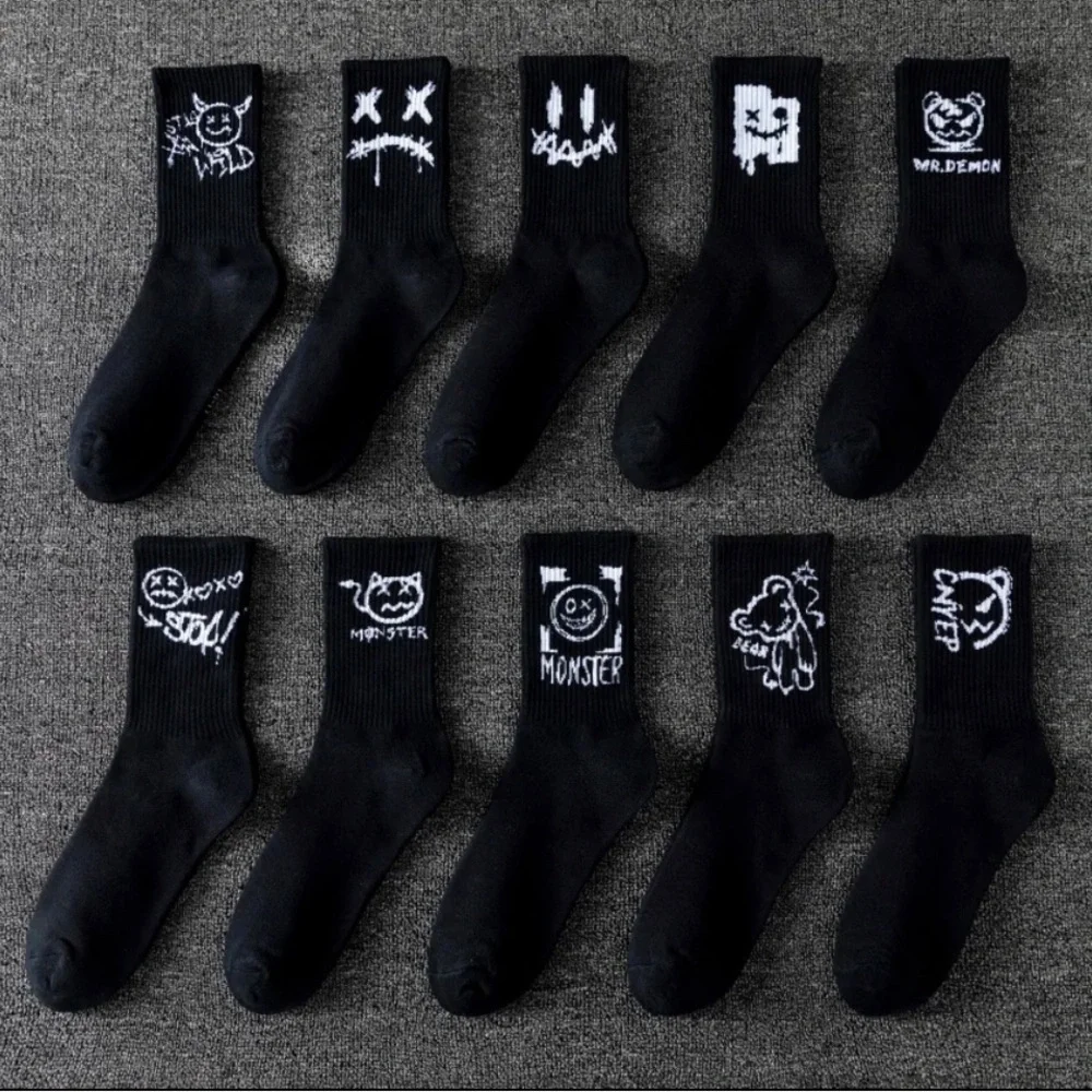 🍒🍒 2 Pairs Random Design of Graffiti Ankle Socks